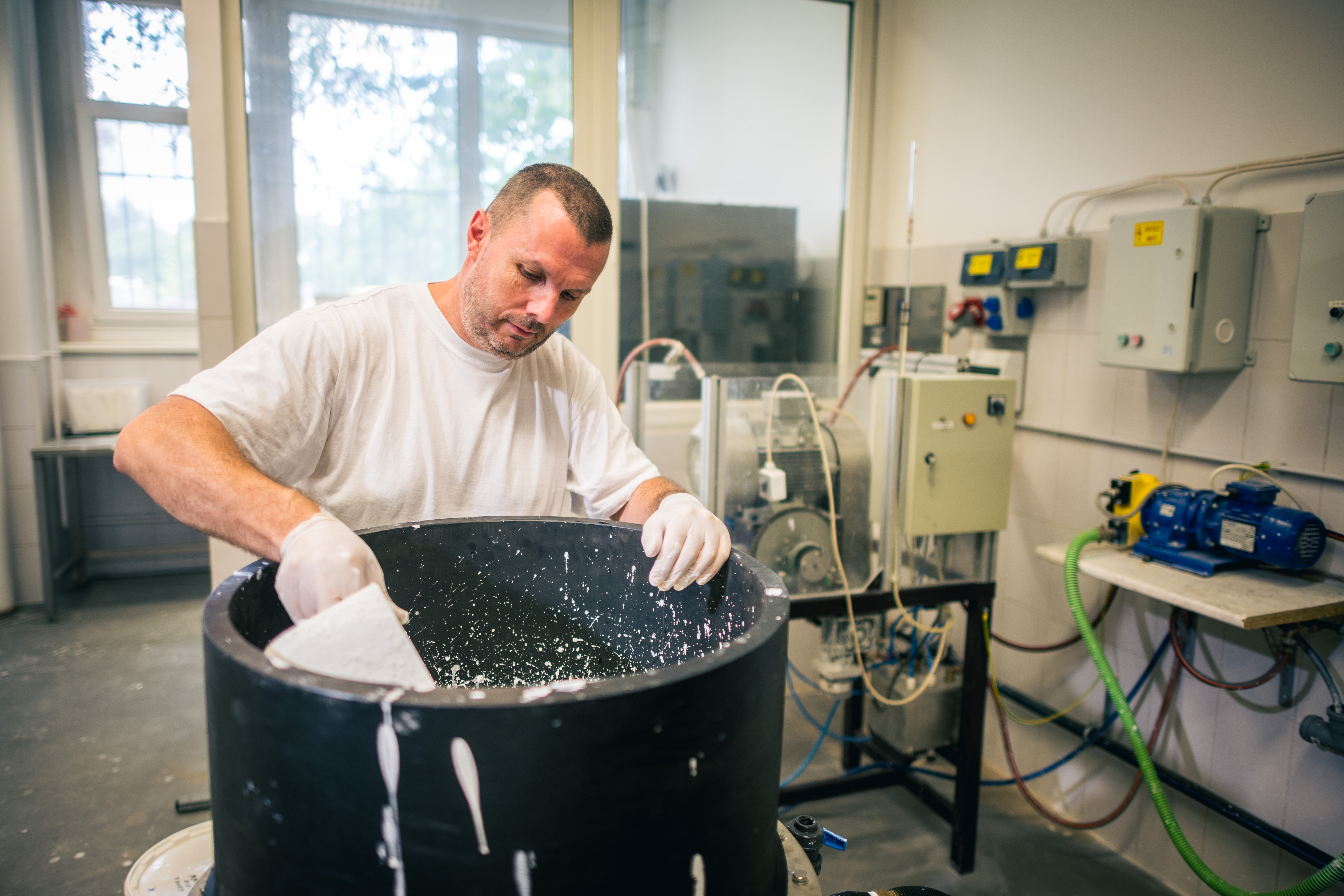 Technician mixing pigment formulation